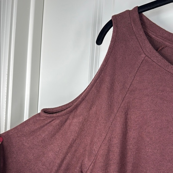 Bobeau Rich Brown Cold Shoulder Top - Picture 3 of 6